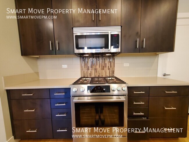 Building Photo - 3905 Woodcraft-