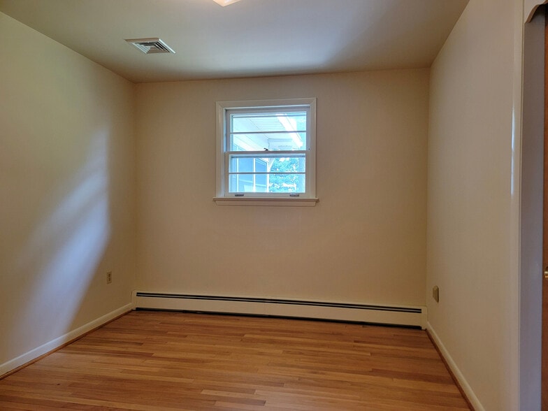 Building Photo - 609 W Orange St