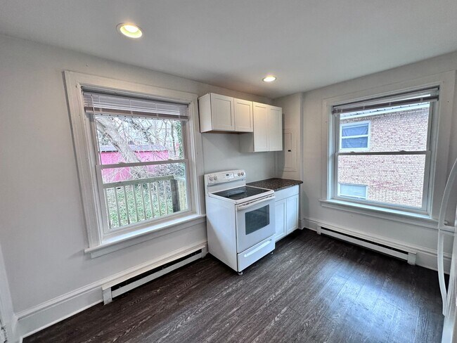 Building Photo - 2712 Woodlawn St