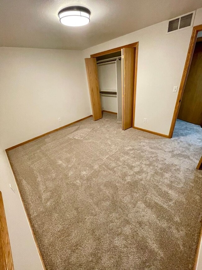 Building Photo - 201 Manor Ct