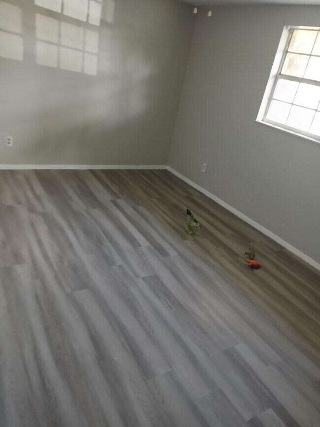 Building Photo - Updated 2 Bed / 2 Bath Home for Rent – Near Downtown New Port Richey