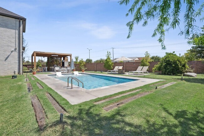 Building Photo - 5008 Statesman Ln