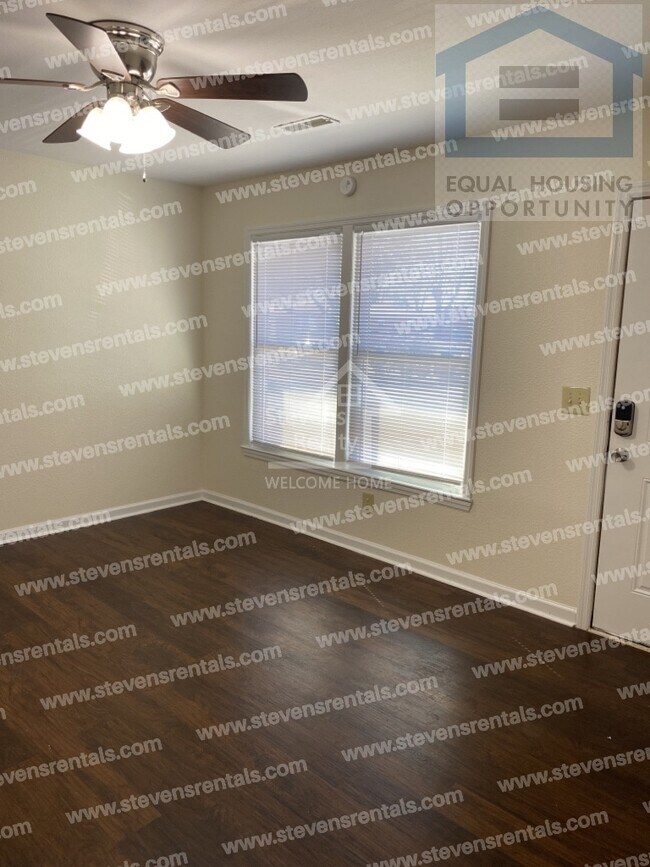 Building Photo - 500 Skyline Dr