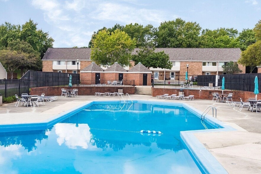 Building Photo - 114 E Ticonderoga Dr