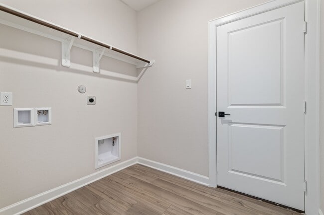 Building Photo - 1023 Whispering Winds Dr