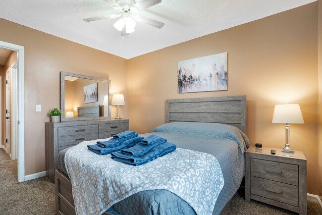 Building Photo - 284 Raleigh Dr