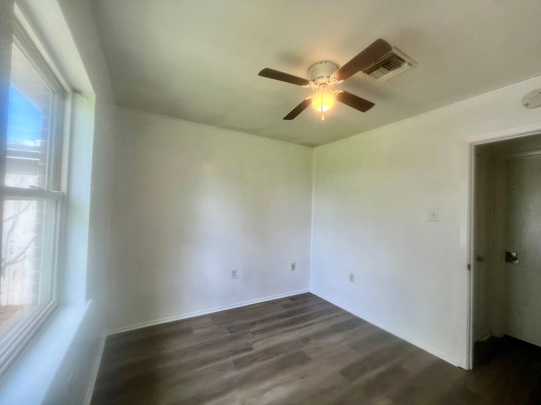 Building Photo - 240 Azalea Dr