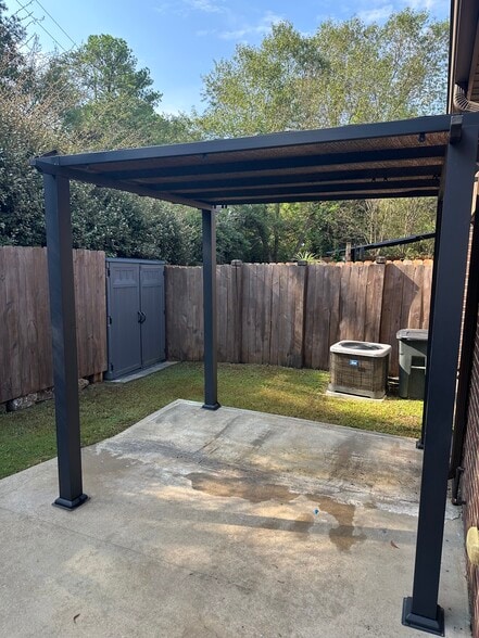 Outdoor patio - 141 Singapore Cir