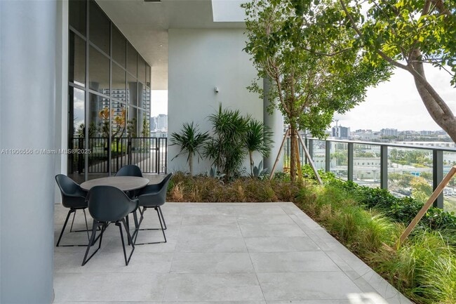 Building Photo - 1600 NE 1st Ave