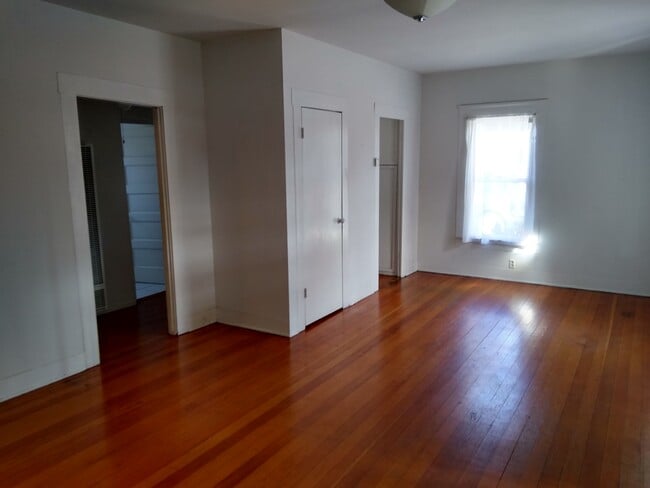 FRONT ROOM - 4427 Clayton Ave