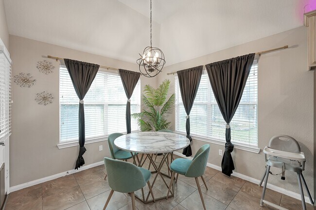 Building Photo - 180 Park Way