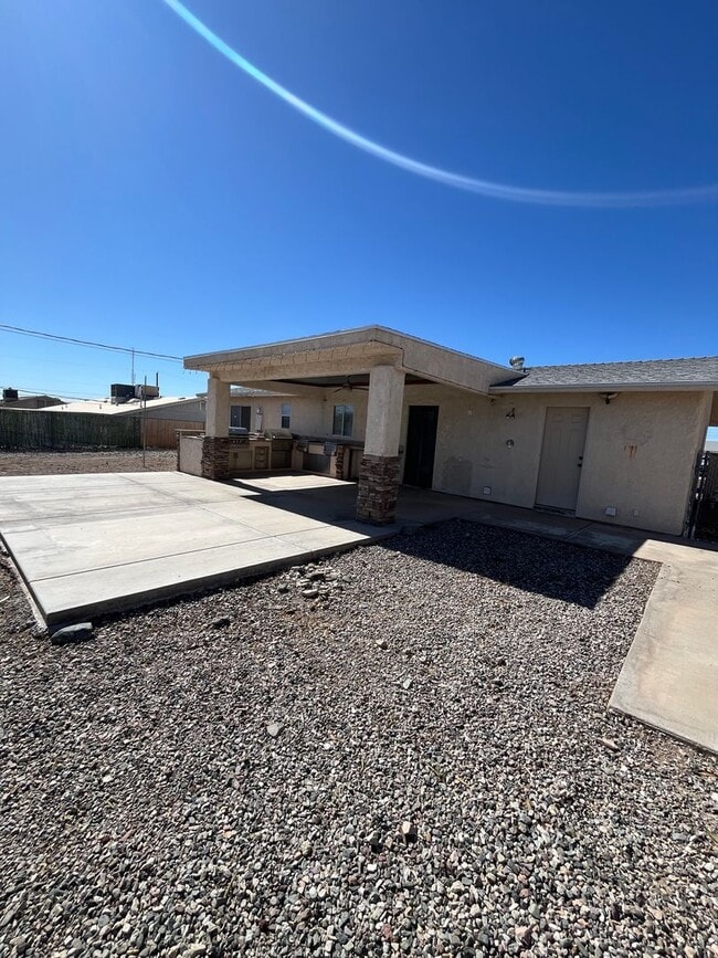 Building Photo - 3 Bedroom - 2 Bath Home