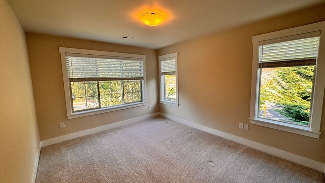 Building Photo - 3755 Monterey Ct NE