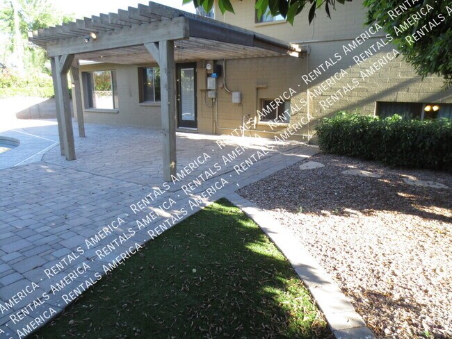 Building Photo - 8556 E Keim Dr