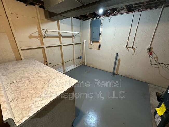 Building Photo - 7219 Ridge Ave