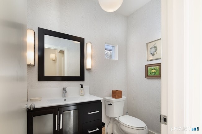 Building Photo - 15 Harrison St