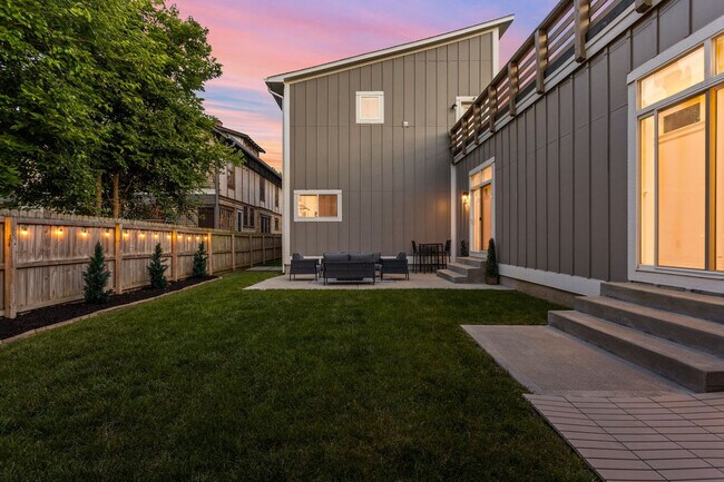 Building Photo - 1616 Pleasant St