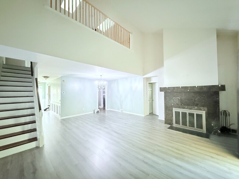 Building Photo - 365 Saybrook Ln