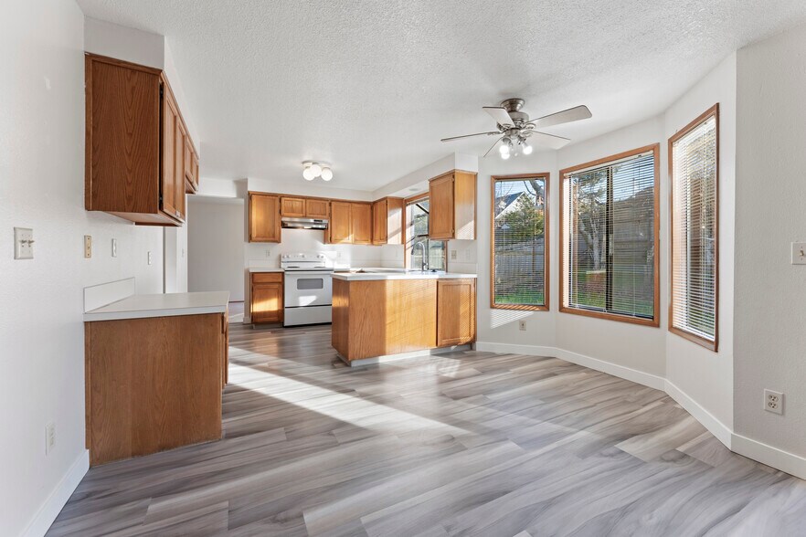 Building Photo - 7050 SW 174th Ave