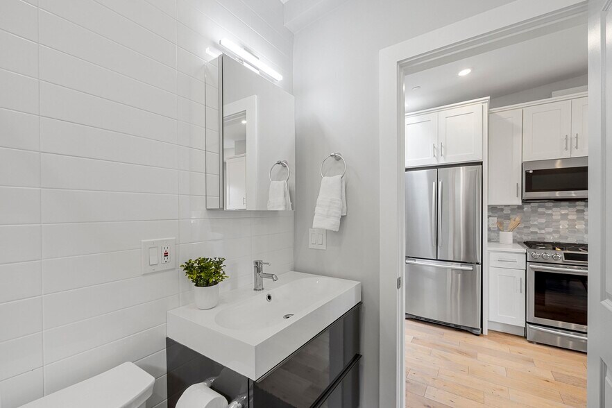 Building Photo - 338 Hurley St