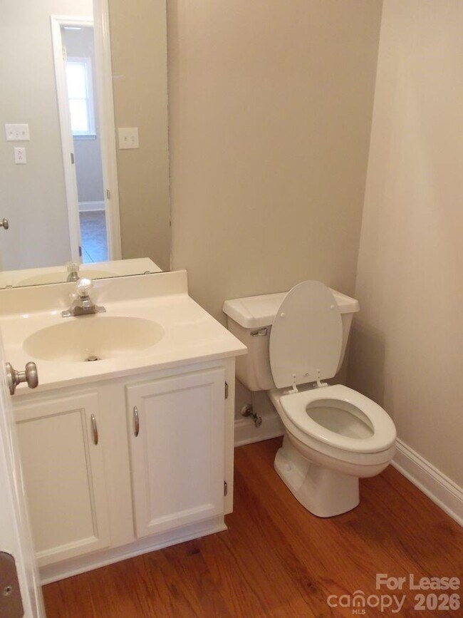 Building Photo - 6223 Hickory Cove Ln