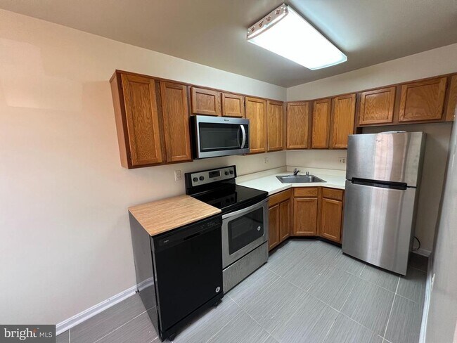 Building Photo - 1801 Key Blvd