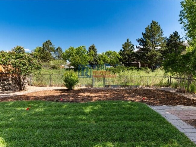 Building Photo - 1424 S Sierra Dr