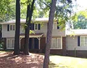 Building Photo - Brentwood North Raleigh~2 bedroom 1.5 bath...