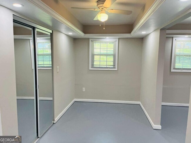 Building Photo - 147 N Lake Dr