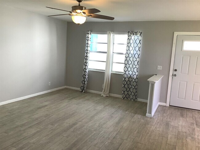 Building Photo - 70 Normandy B