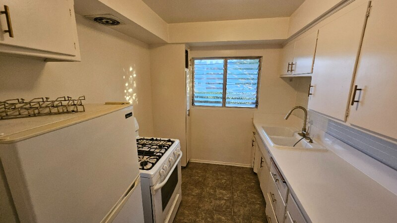 Building Photo - 8315 Clinton Ave