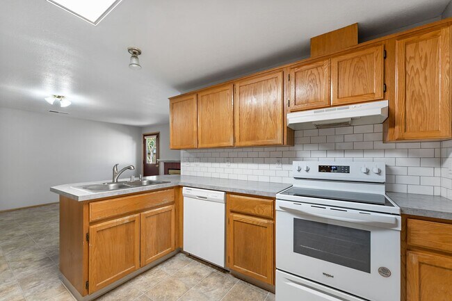 Building Photo - 4410 NE 152nd Ave