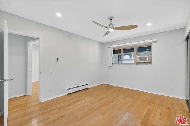 Building Photo - 394 Miraleste Dr