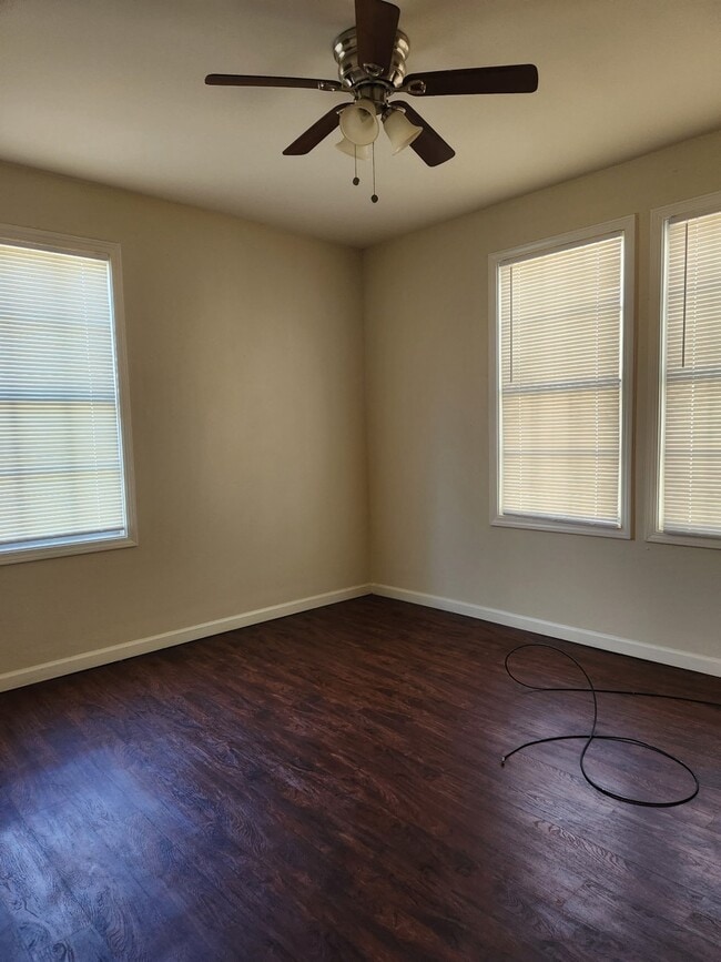 Building Photo - 4664 Clayton Dr