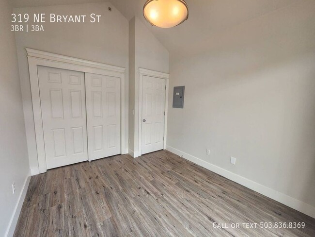 Building Photo - Amazing Two Story Townhome in Piedmont