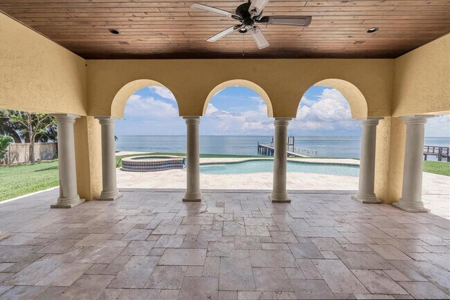 Building Photo - 5810 Bahama Shores Dr S