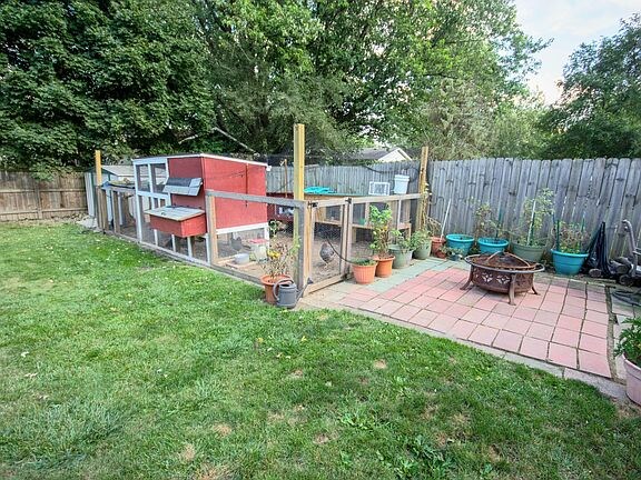 Building Photo - 5627 S Sprinkle Rd