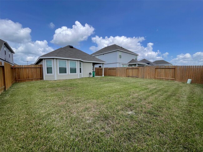 Building Photo - 6515 James Michael Dr