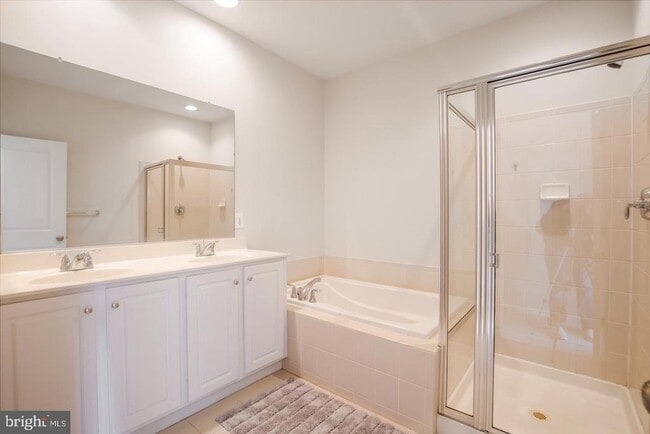 Building Photo - 7969 Crescent Park Dr