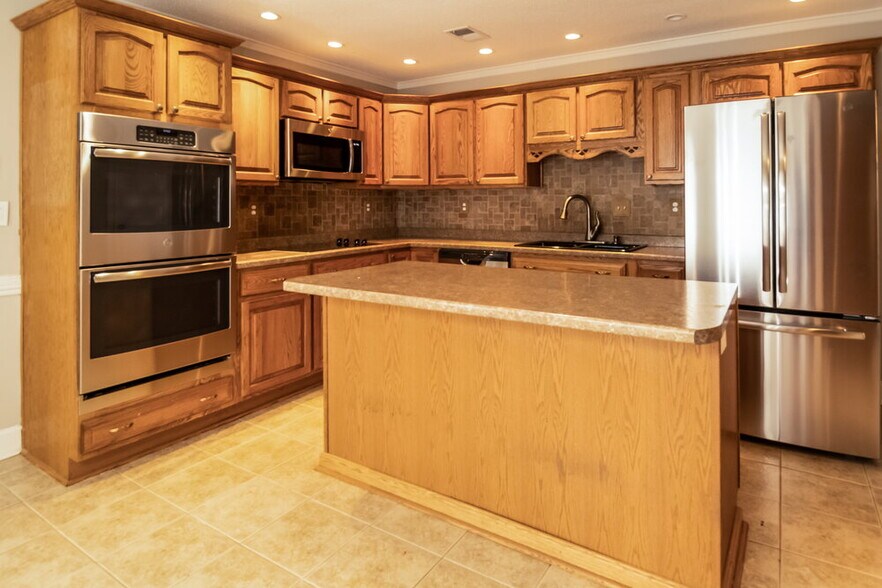 Building Photo - 7807 Teal Lake Cove