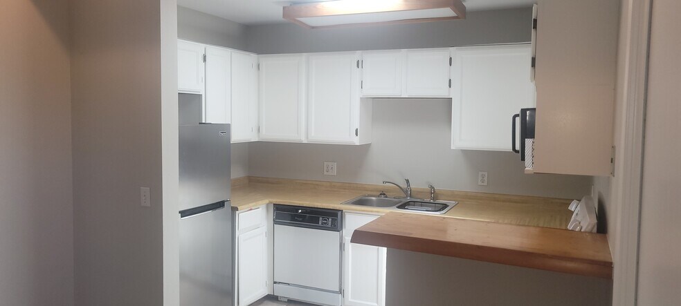 Building Photo - 4921 Garrison St