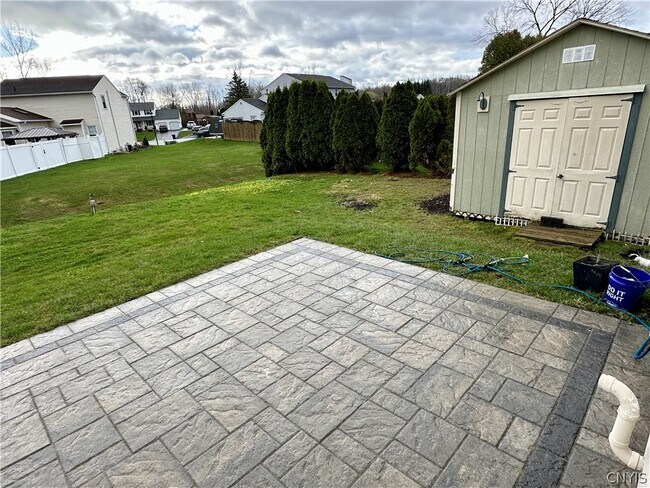 Building Photo - 8662 Bayview Dr