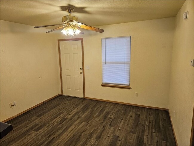 Building Photo - 216 Sadie Ln