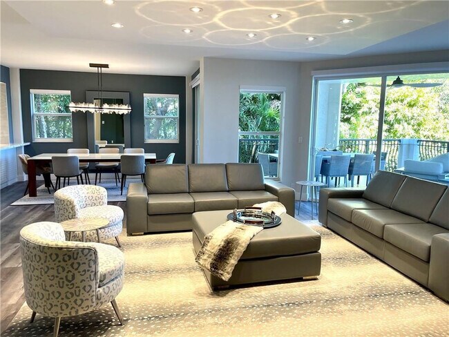 Building Photo - 1050 Seminole Dr