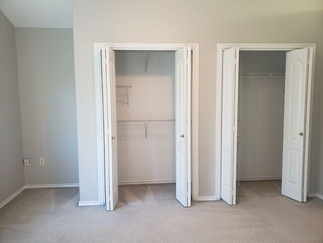 Building Photo - Large 3-bed Townhouse in Terwilliger South