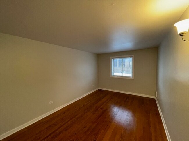 Building Photo - 517 S Milwaukee Ave