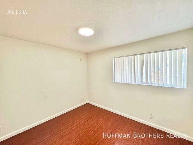 Building Photo - 937 10th St