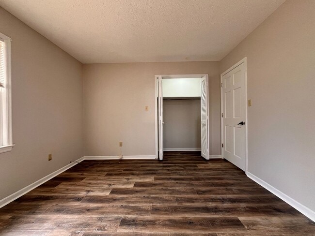 Building Photo - Charming & Affordable Living in Spartanburg!