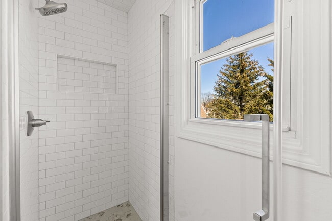 Building Photo - 44 Churchill St