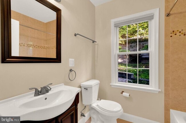 Building Photo - 805 31st St S